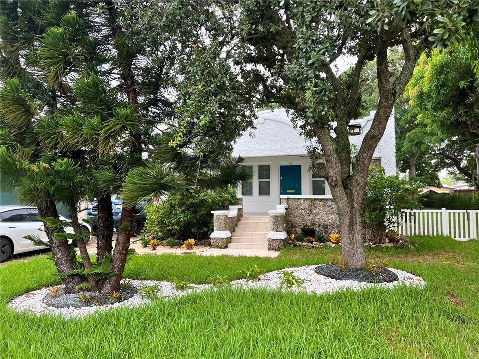 130 SW 1st Ave in Hallandale Beach, FL - Foto de edificio