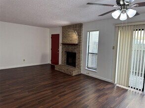 12900 Hymeadow Dr in Austin, TX - Building Photo - Building Photo