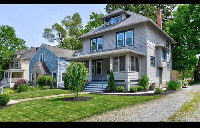 103 Oak Hill Ave