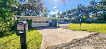 1181 Sunny Point Dr in Melbourne, FL - Foto de edificio - Building Photo
