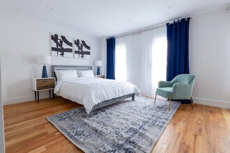 323 Graham Ave in Brooklyn, NY - Building Photo - Building Photo