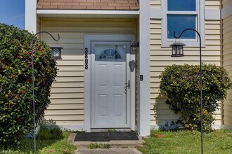 3808 Sugar Creek Cir in Portsmouth, VA - Foto de edificio - Building Photo