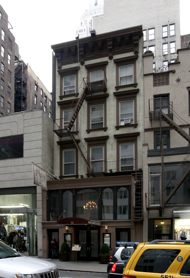 32 W 37th St in New York, NY - Building Photo - Building Photo