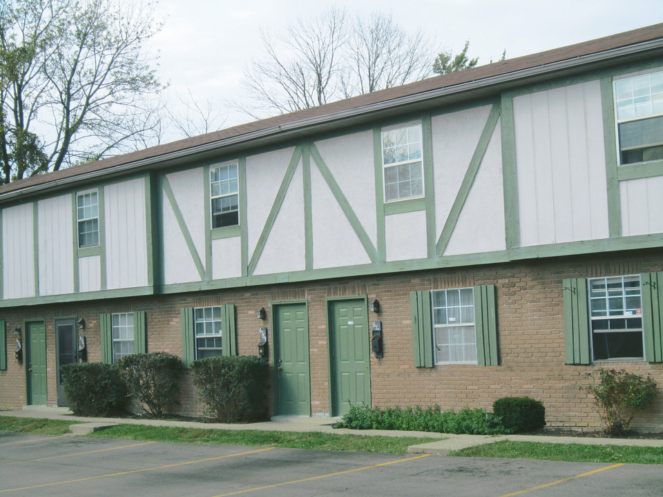 Newcastle Townhomes in Columbus, OH - Building Photo