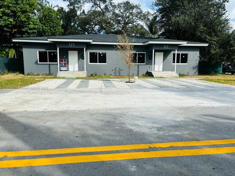 125 NE 184th Terrace, Unit 125 in Miami, FL - Building Photo