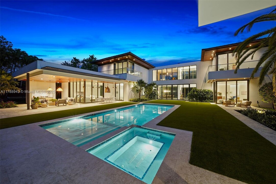 6255 SW 110th St in Miami, FL - Building Photo