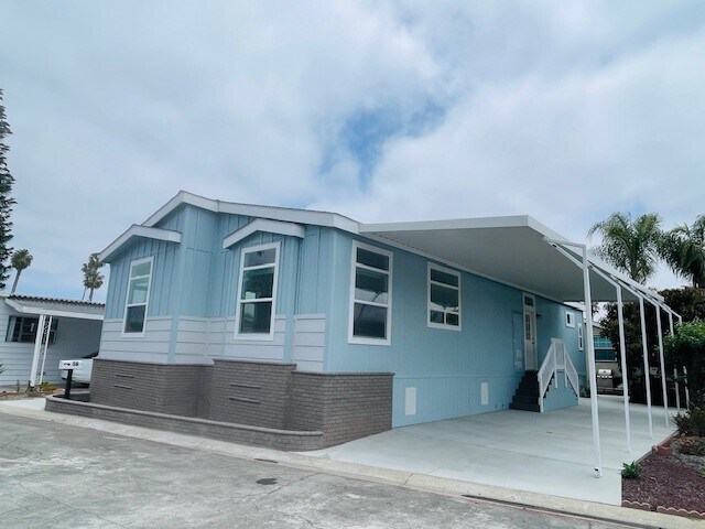 141 Douglas Dr in Oceanside, CA - Building Photo