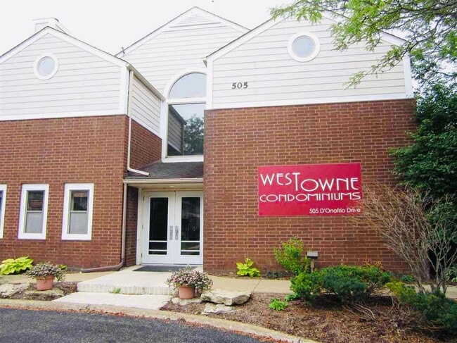 535 D'onofrio Dr in Madison, WI - Building Photo - Building Photo