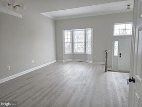 676 McLeary Square SE in Leesburg, VA - Building Photo - Building Photo