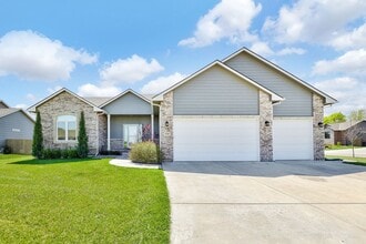 1742 N Blackstone St in Wichita, KS - Building Photo - Building Photo