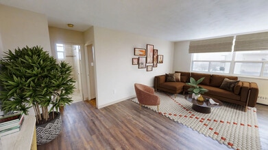 Bristol Arms Apartment in Mississauga, ON - Building Photo - Building Photo