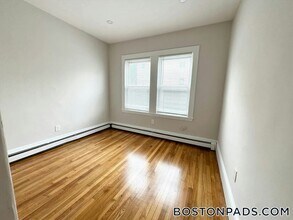 57 Burrell St in Boston, MA - Building Photo - Building Photo