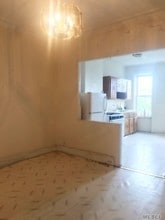 64-40 Madison St in Flushing, NY - Foto de edificio - Building Photo