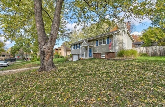 403 SE Annette St in Lee's Summit, MO - Building Photo - Building Photo