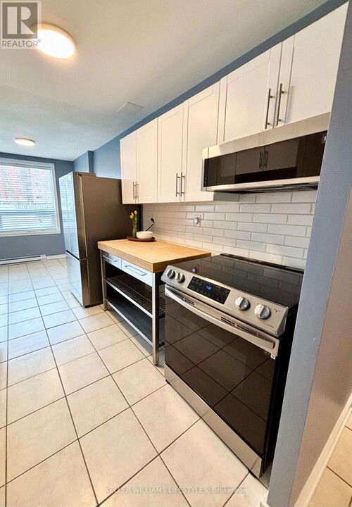 95-95 Base Line Rd W in London, ON - Building Photo