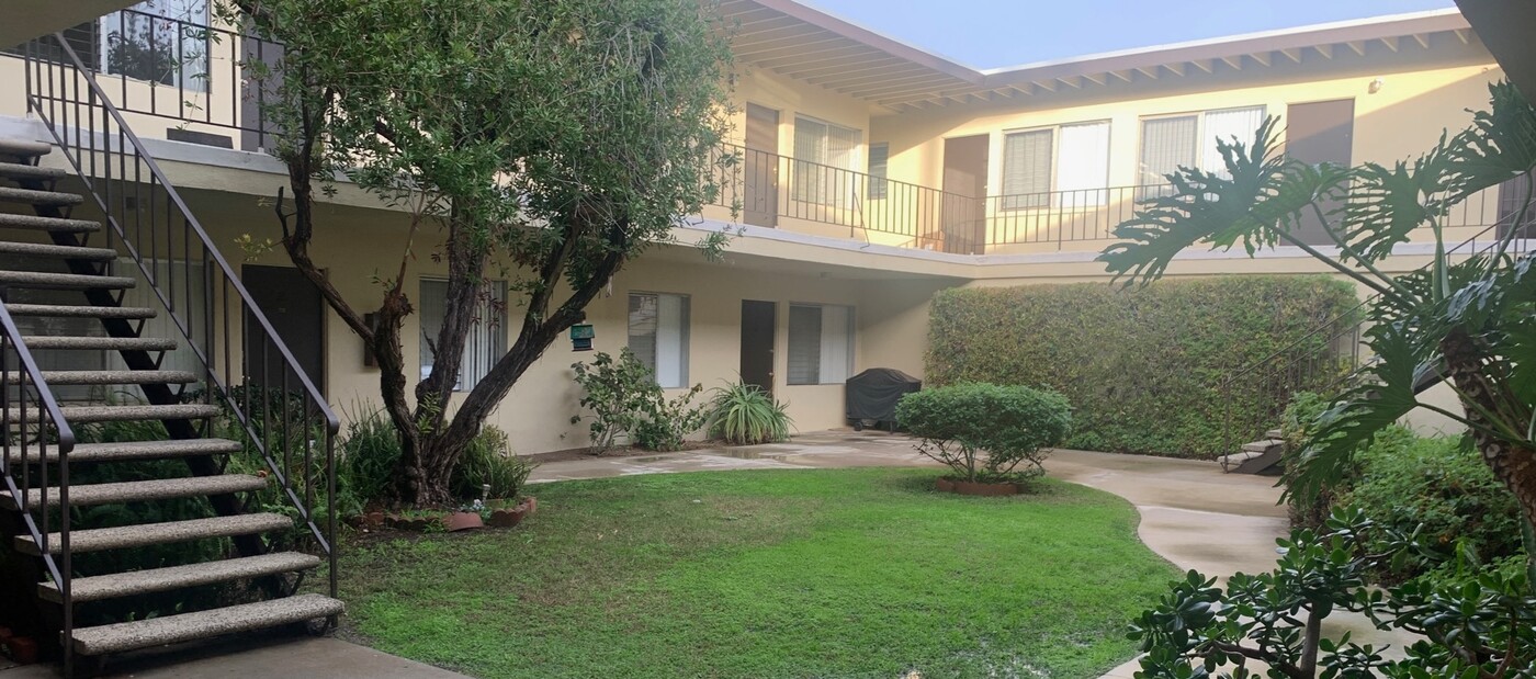 Crestwood Apartments in Torrance, CA - Building Photo