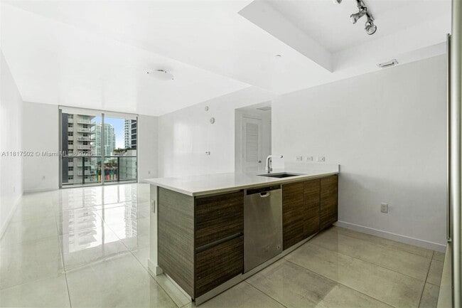 1100 S Miami Ave, Unit 1504 in Miami, FL - Building Photo - Building Photo