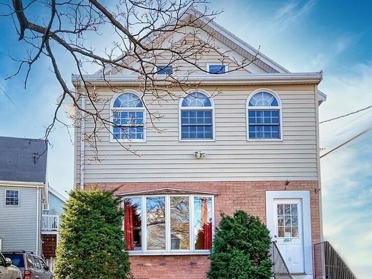 491 Central St-Unit -1 in Saugus, MA - Building Photo