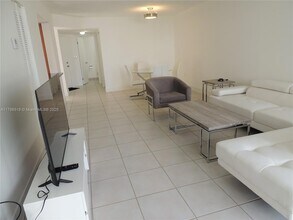 4864 NW 97th Ct, Unit 349 in Doral, FL - Building Photo - Building Photo