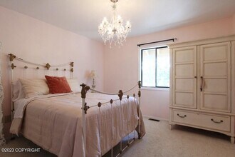 524 Eyak Dr in Anchorage, AK - Building Photo - Building Photo