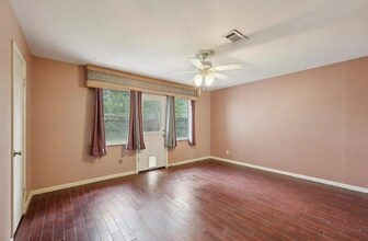 5710 Glasgow Ln in Beaumont, TX - Building Photo - Building Photo