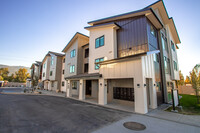 River Falls Luxury Apartments in Post Falls, ID - Foto de edificio - Building Photo