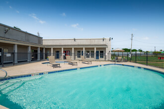 The Bay Club in Corpus Christi, TX - Foto de edificio - Building Photo