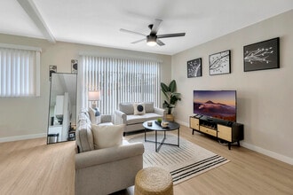 The Wishing Well in Gardena, CA - Building Photo - Building Photo