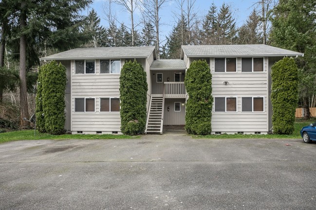 5816 186th Ave E in Lake Tapps, WA - Foto de edificio - Building Photo