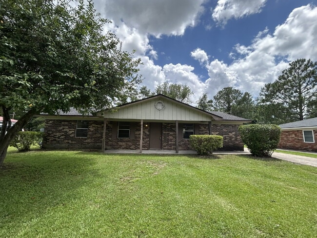 property at 139 Deerwood Ct