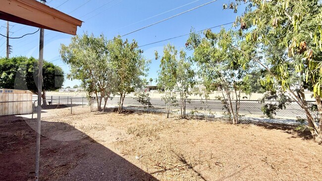 404 E Quail Ave in Apache Junction, AZ - Building Photo - Building Photo