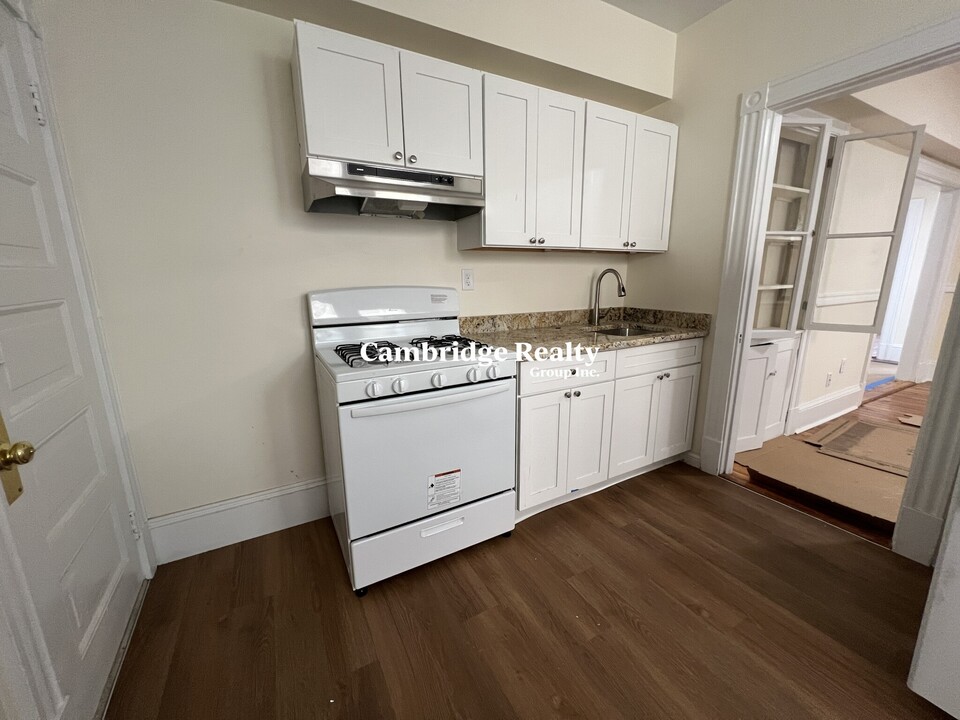 875 Massachusetts Ave, Unit 24T in Cambridge, MA - Building Photo