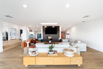 3541 Multiview Dr in Los Angeles, CA - Building Photo - Building Photo