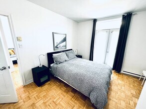 4848 Rue Sainte-Catherine E in Montréal, QC - Building Photo - Building Photo