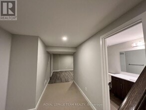 33 Thunderbolt St in Ottawa, ON - Building Photo - Building Photo