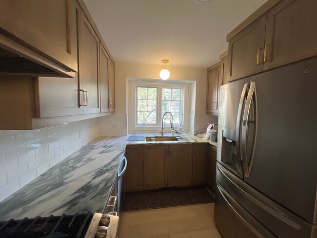 734 Sullivan Way NE in Minneapolis, MN - Building Photo - Building Photo