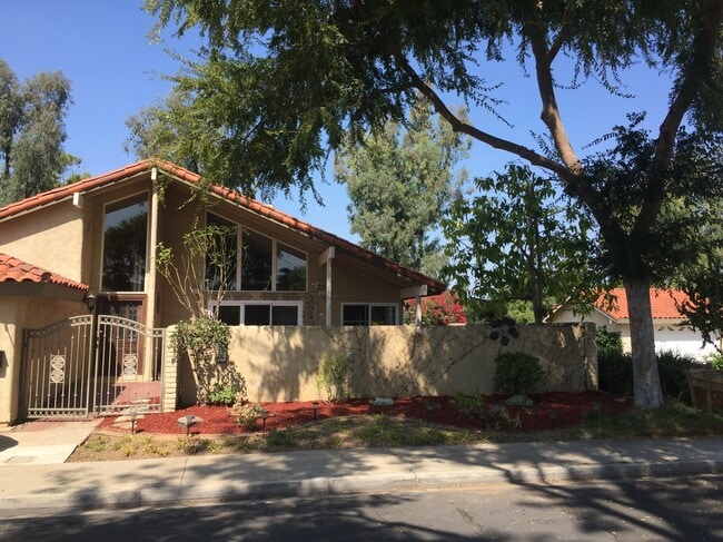 property at 7 Cypress Tree Ln