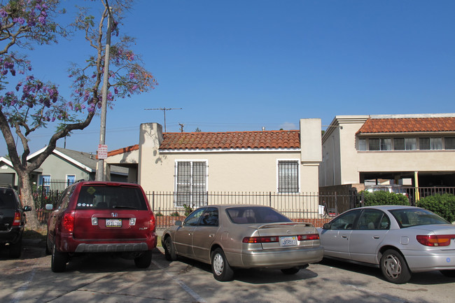 1741 Chestnut Ave in Long Beach, CA - Foto de edificio - Building Photo