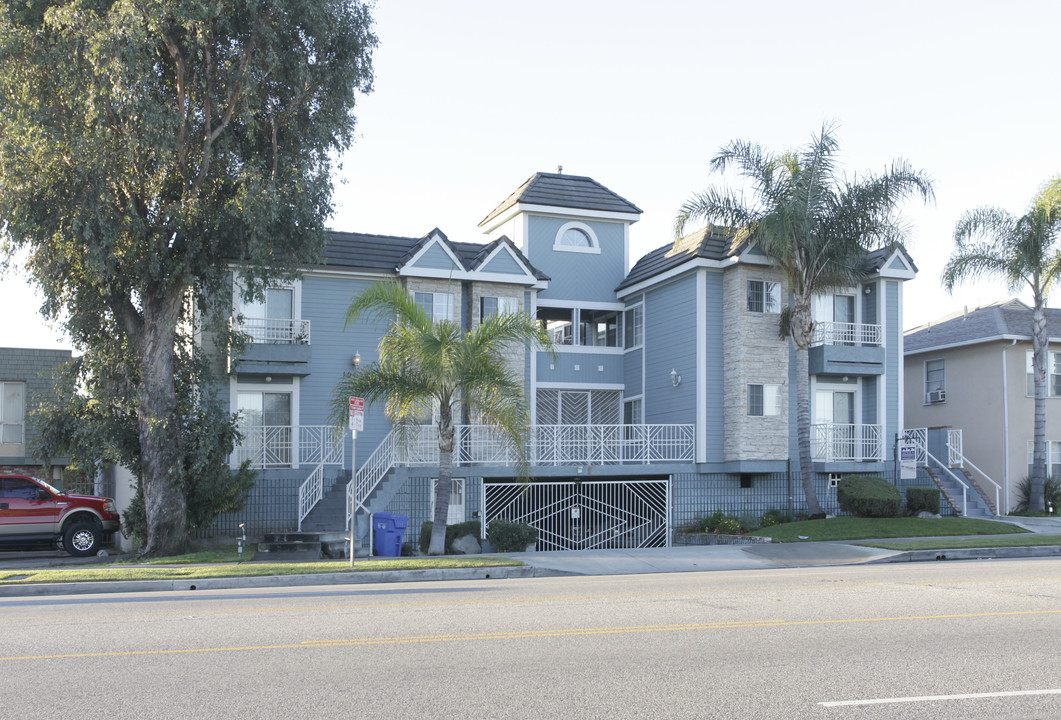 10636 Victory Blvd in North Hollywood, CA - Foto de edificio