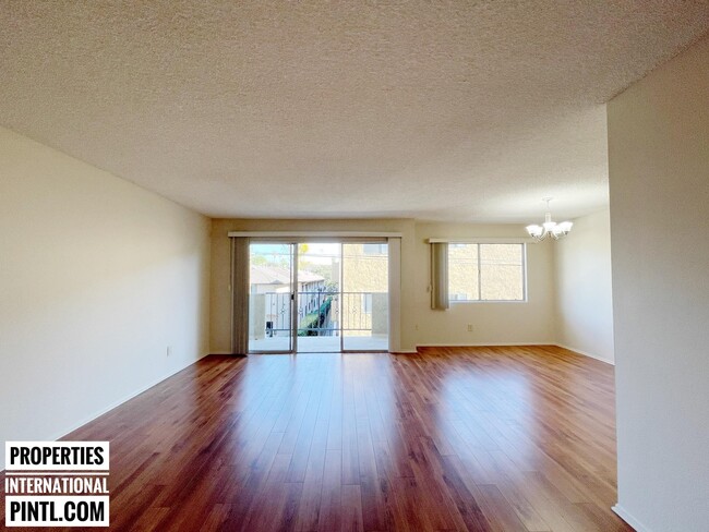 350 S Oakland in Pasadena, CA - Foto de edificio - Building Photo