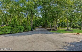 727 Oak Glen Rd in Howell, NJ - Building Photo - Building Photo