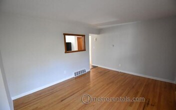 61-61D E Henderson Rd in Columbus, OH - Building Photo - Building Photo