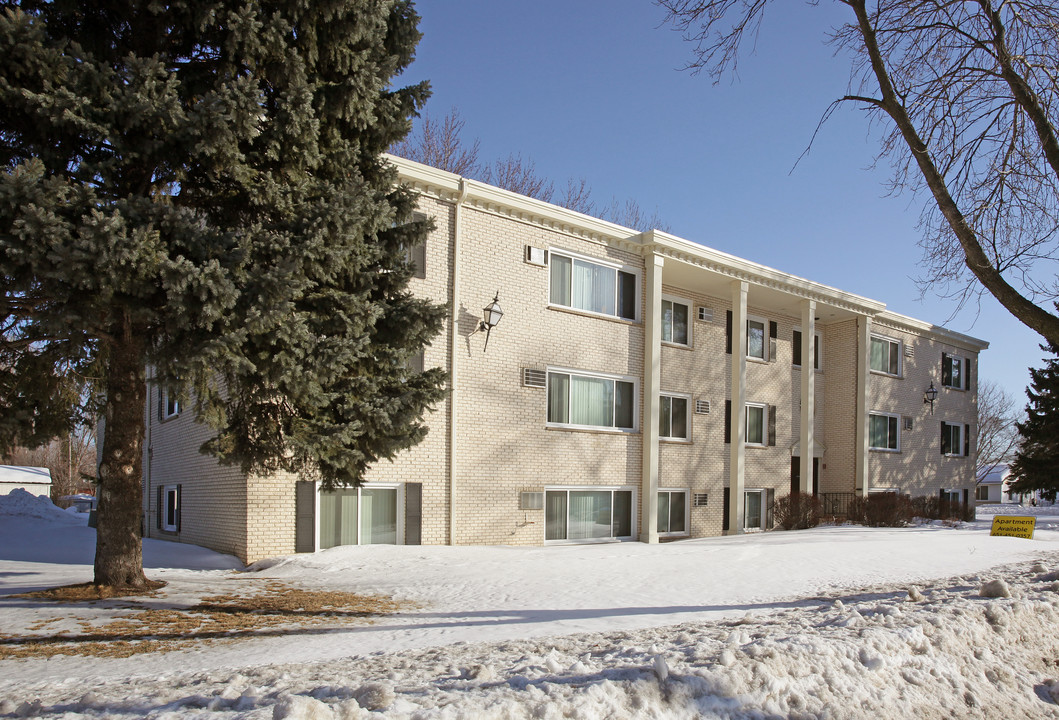 Emerson Apartments in West St. Paul, MN - Foto de edificio