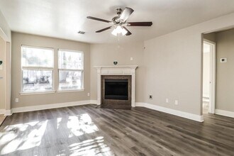 18469 Sunrise Oaks Ct in Montgomery, TX - Building Photo - Building Photo
