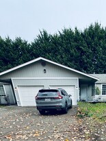 9711 11th Ave Ct E in Tacoma, WA - Building Photo