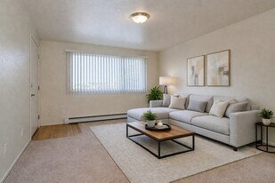 The Club at Eagle Point in Anchorage, AK - Building Photo