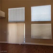 10200 Turin Pl in Las Vegas, NV - Foto de edificio - Building Photo