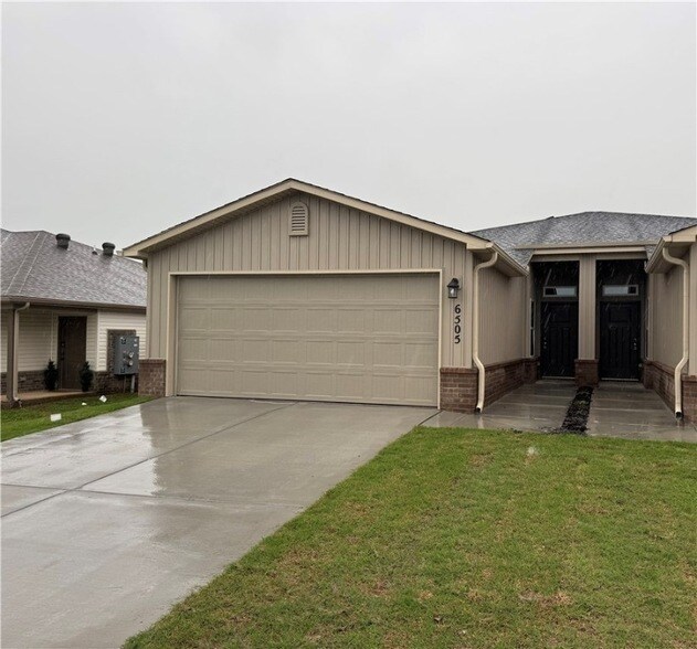 6505 NW Vandergriff St in Bentonville, AR - Building Photo