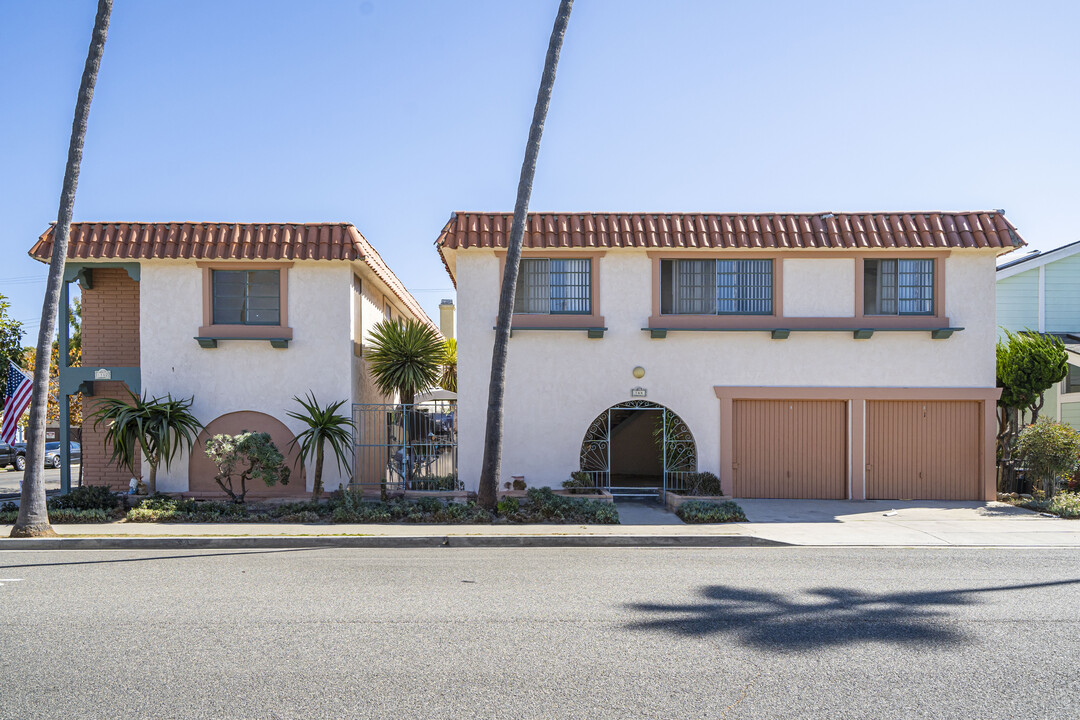 1102 Central Ave in Seal Beach, CA - Building Photo