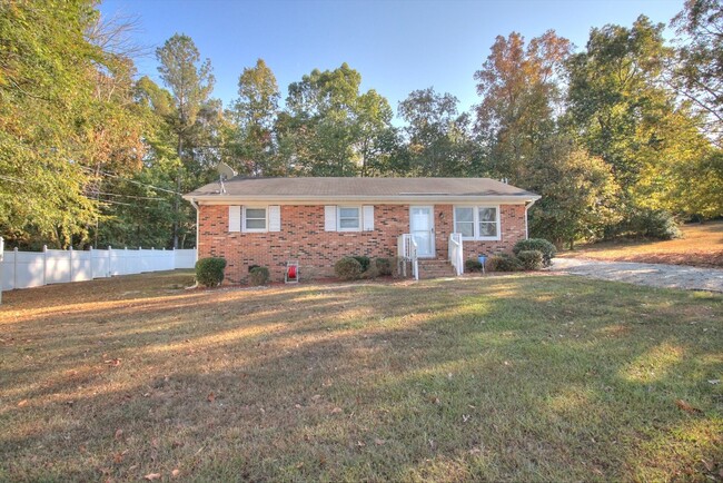 2203 St Marys Rd in Hillsborough, NC - Building Photo - Building Photo